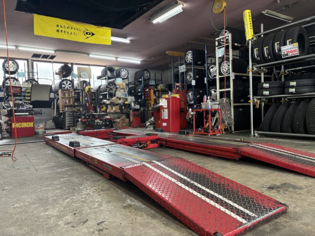 北奥タイヤ作業リフト